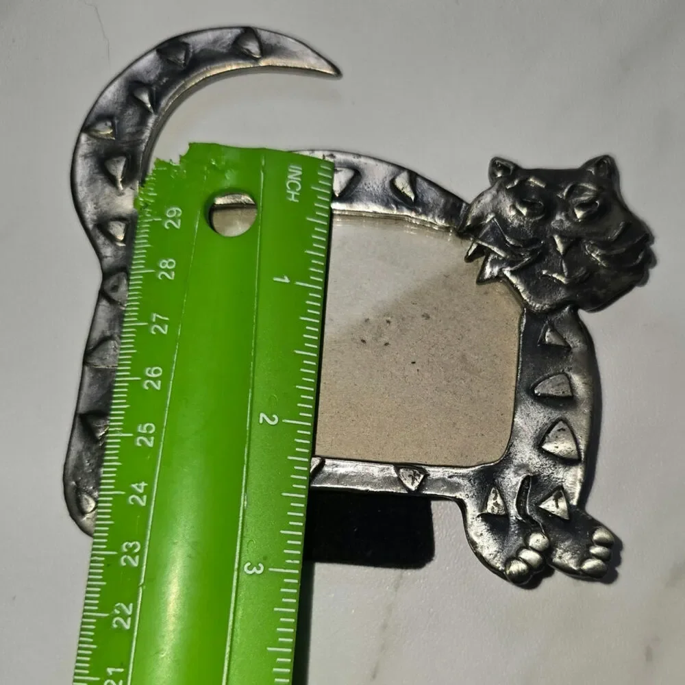 97 Ashleigh Manor Taiwan Designer Cat Picture Frame Pewter Vintage